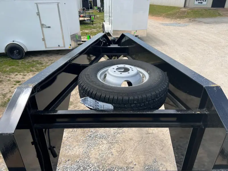 2024_Diamond_T_Trailers_102X32_Equipment_Trailer_B0z9bk98dtbr.webp